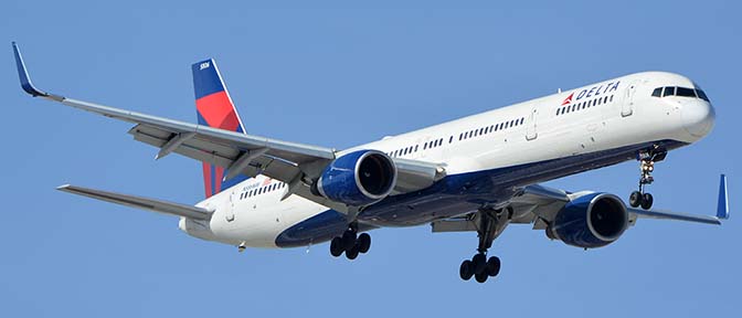 Delta Boeing 757-351 N586NW, Phoenix Sky Harbor, January 22, 2016
